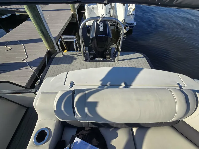 Slide: The Image of Avalon 2785 RJ 2019 - 6