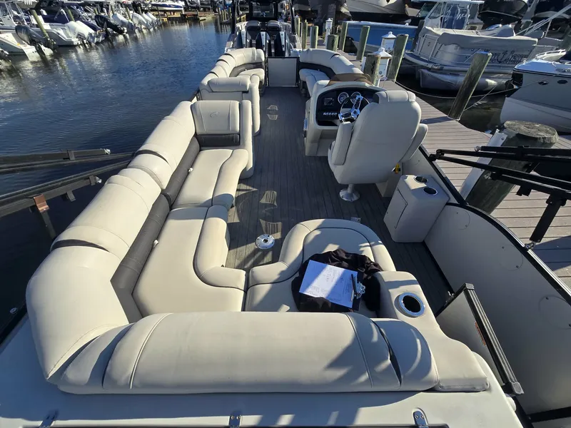 Slide: The Image of Avalon 2785 RJ 2019 - 1