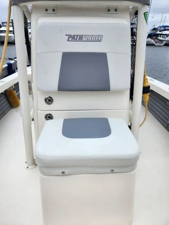 Slide: The Image of 2023 Pathfinder 2300 HPS boat seat with gray and white upholstery. - 12