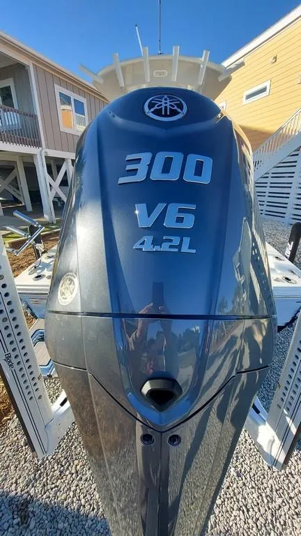 Slide: The Image of 2023 Pathfinder 2300 HPS with Yamaha 300 V6 4.2L outboard engine. - 9
