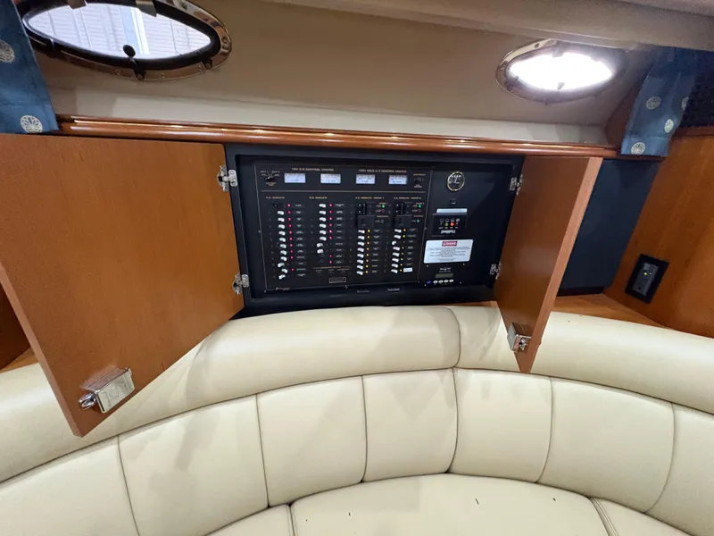 Slide: The Image of Cruisers 4270 Express 2003 - 17