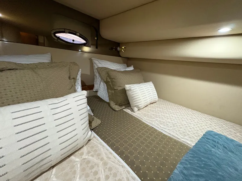 Slide: The Image of Cruisers 4270 Express 2003 - 50