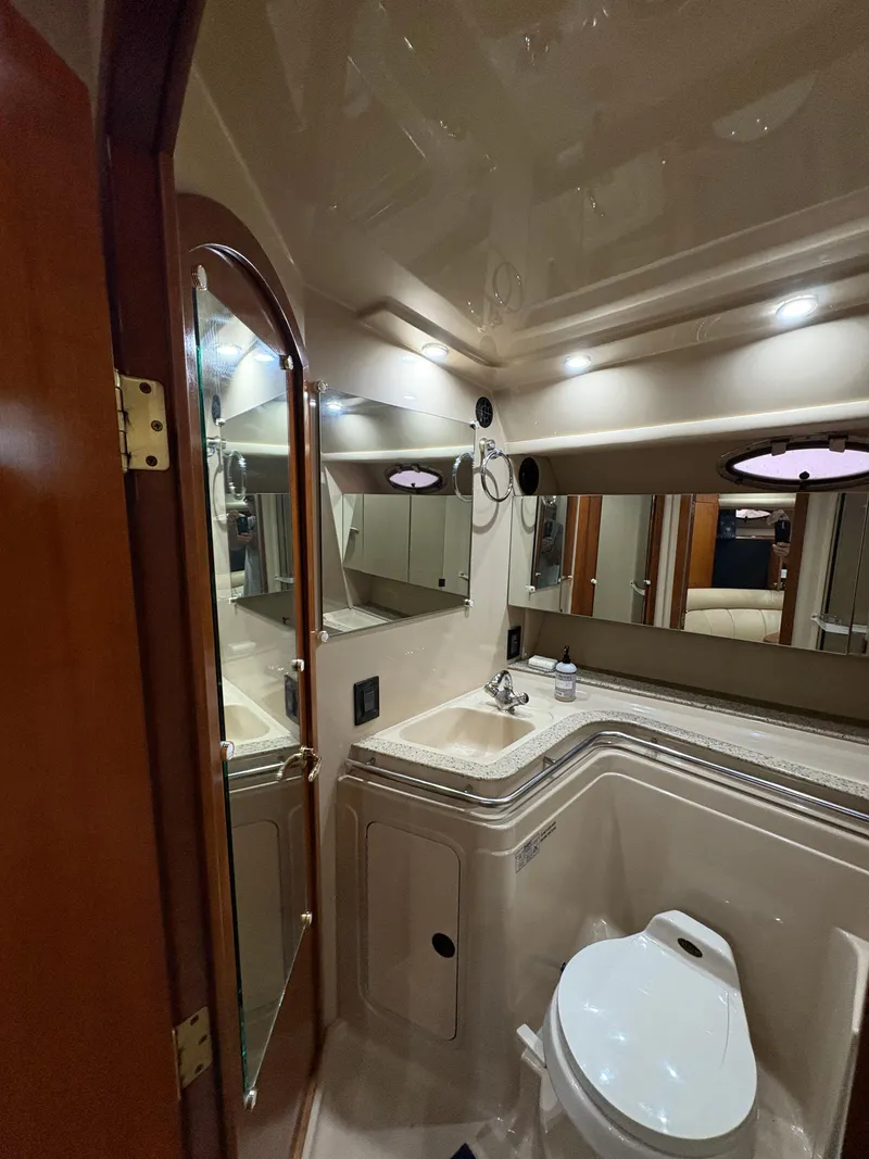 Slide: The Image of Cruisers Yachts 4270 Express 2003 - 23