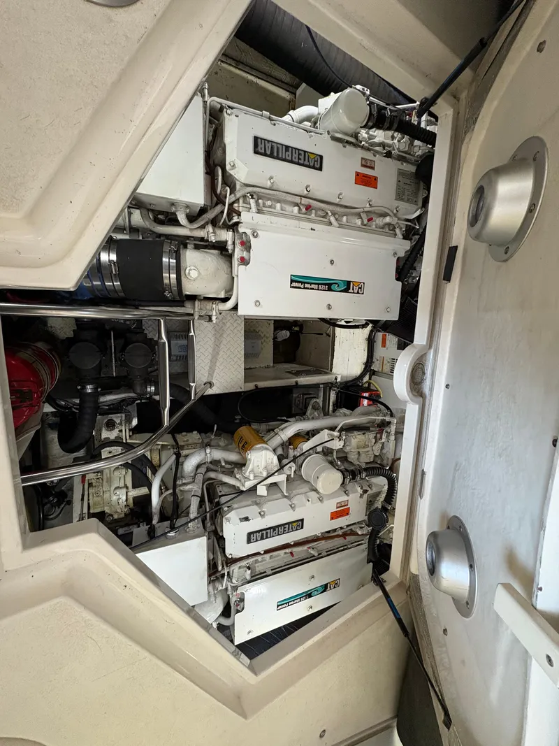 Slide: The Image of Cruisers Yachts 4270 Express 2003 - 29