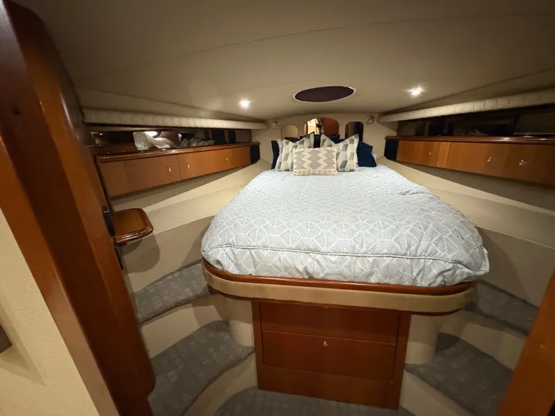 Slide: The Image of Cruisers Yachts 4270 Express 2003 - 39