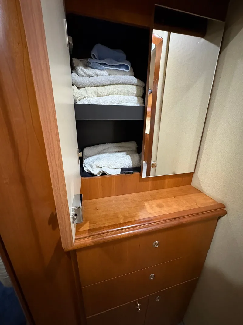 Slide: The Image of Cruisers Yachts 4270 Express 2003 - 54