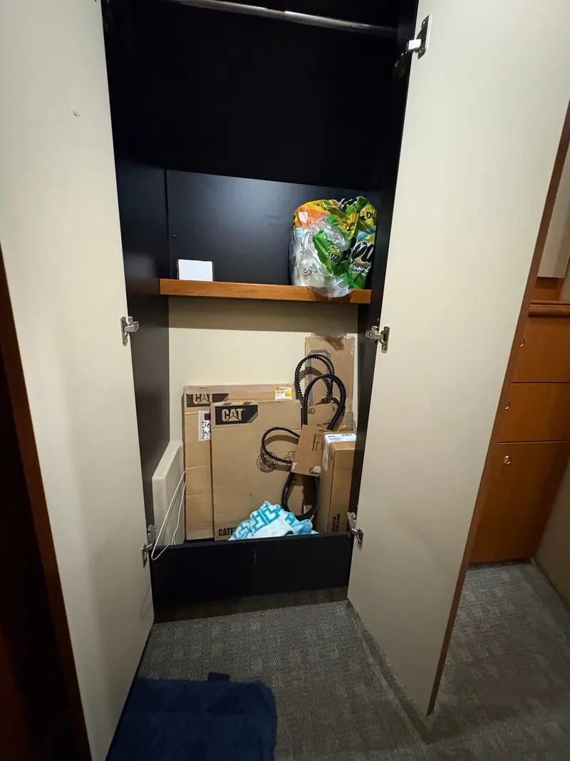 Slide: The Image of Cruisers Yachts 4270 Express 2003 - 58