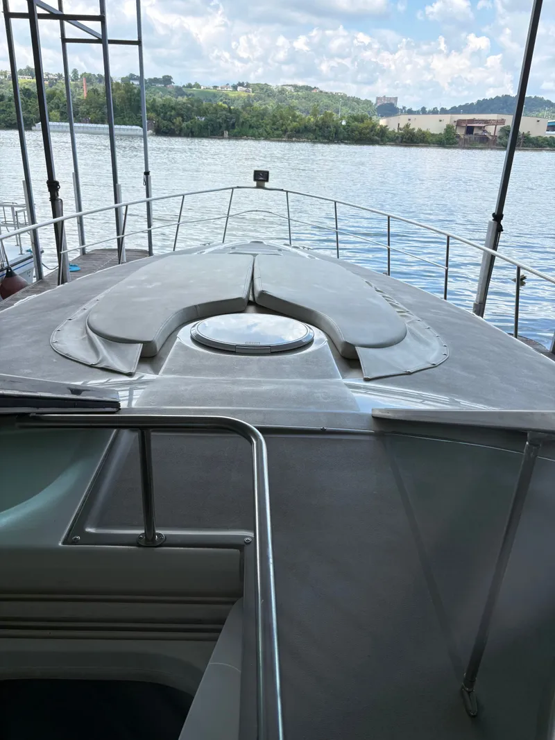 Slide: The Image of Cruisers Yachts 4270 Express 2003 - 67