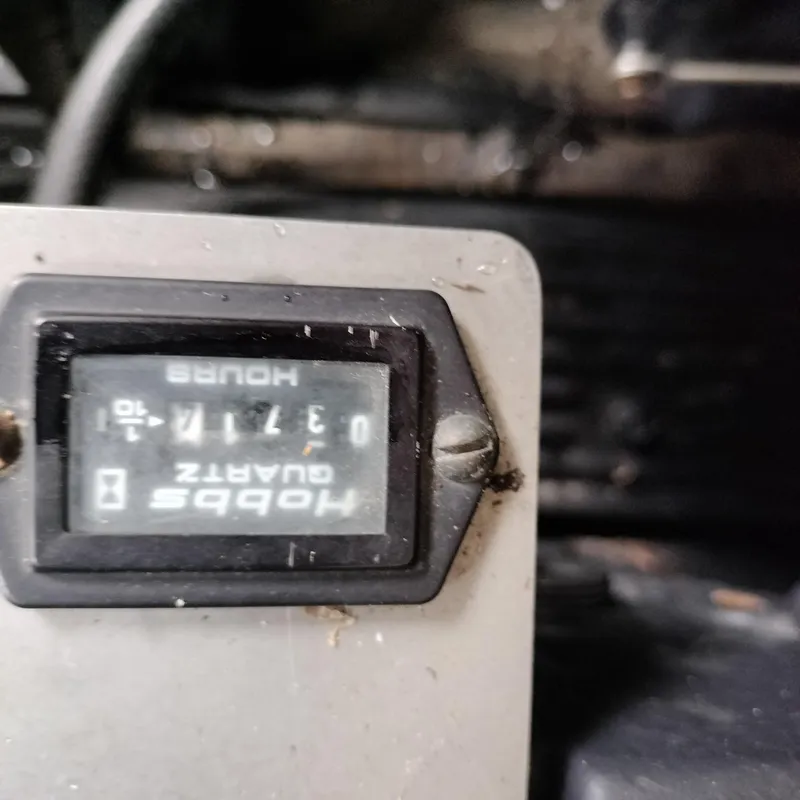 Slide: The Image of Hour meter reading 371.4 hours on a 2001 Chris-Craft 26 Constellation boat. - 27