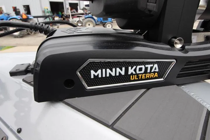 Slide: The Image of Minn Kota Ulterra motor on Vexus ADX 200, 2025 model boat. - 15
