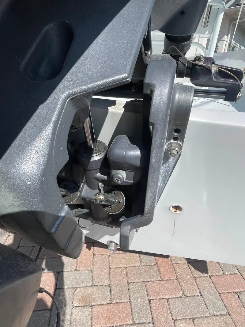 Slide: The Image of Boston Whaler Custom 1989 - 14