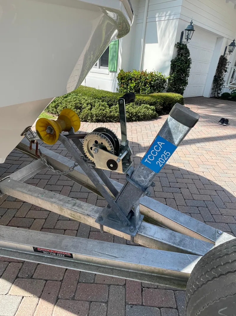 Slide: The Image of Boston Whaler Custom 1989 - 16