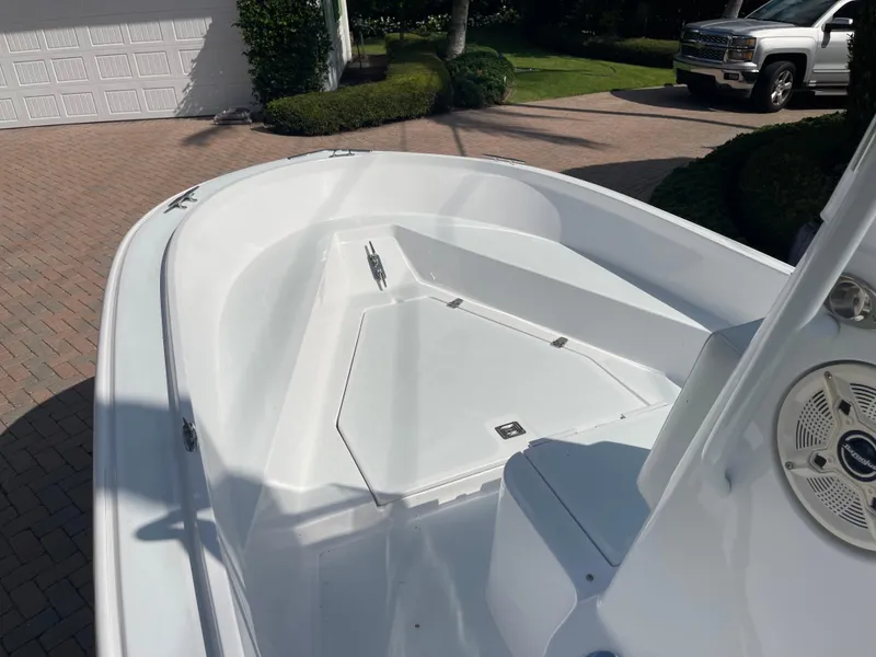 Slide: The Image of Boston Whaler Custom 1989 - 4
