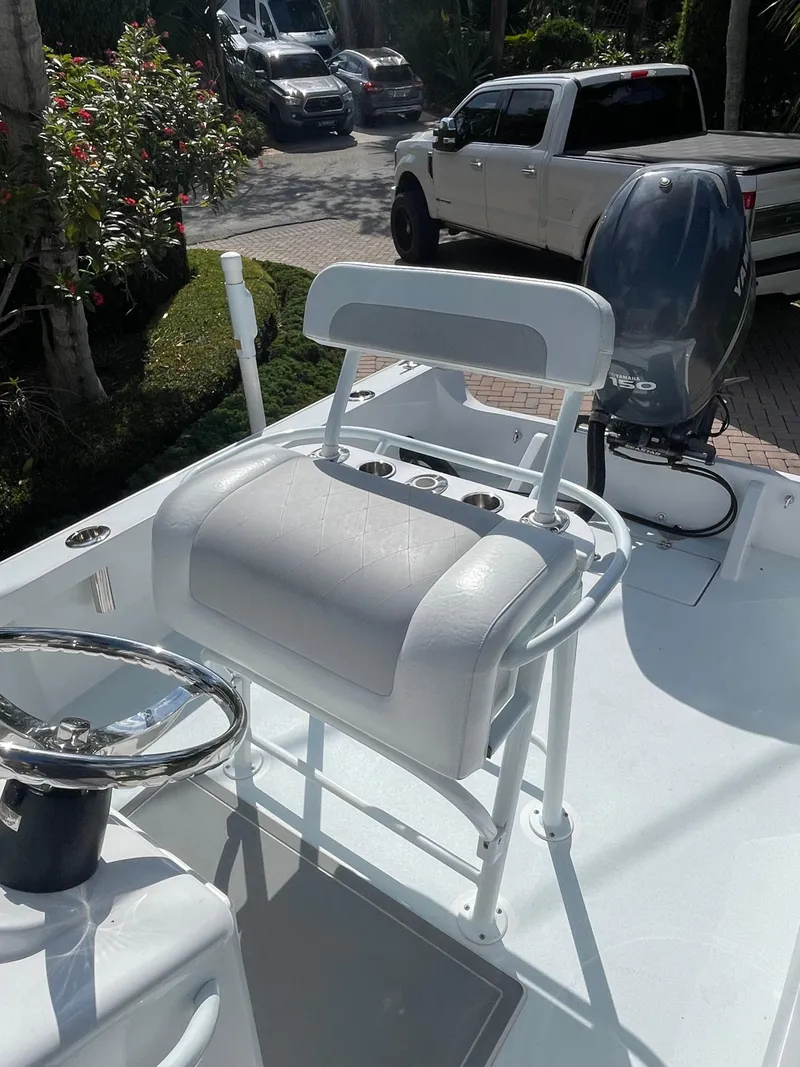 Slide: The Image of Boston Whaler Custom 1989 - 8