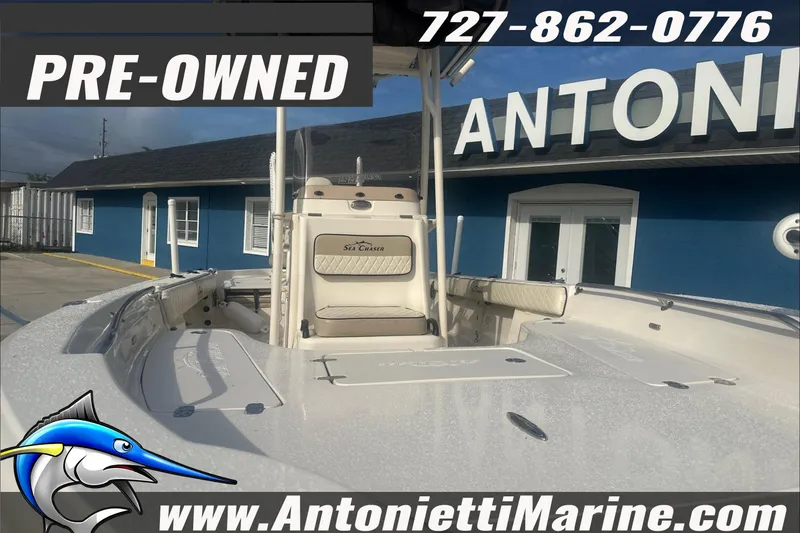 Slide: The Image of Pre-owned 2020 Sea Chaser 23 LX boat displayed at Antonietti Marine dealership. - 6