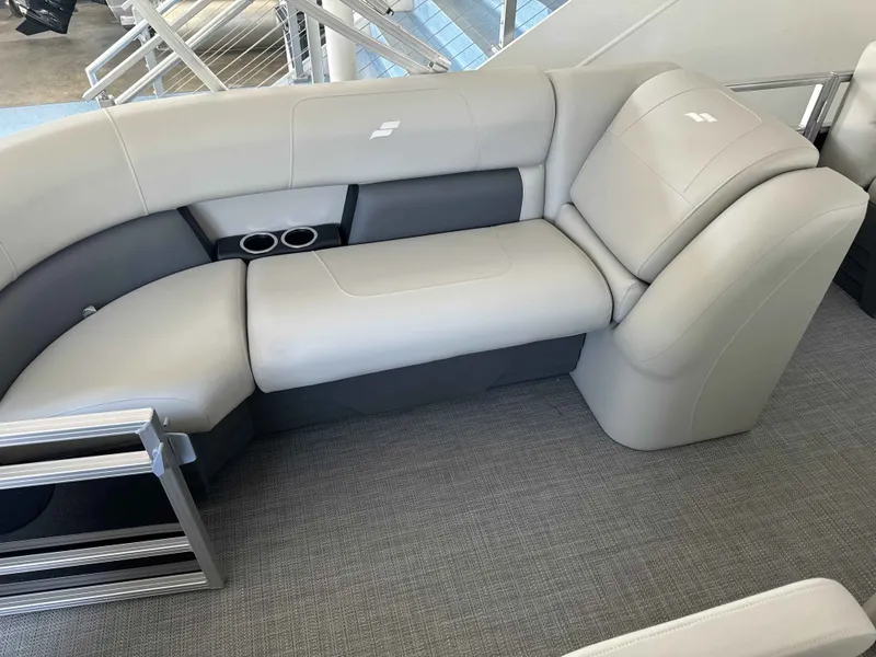 Slide: The Image of Starcraft LX 18 R 2026 - 10