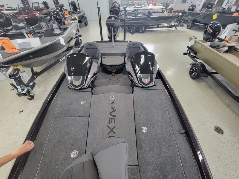 Slide: The Image of Vexus Boats VXs20 2025 - 18