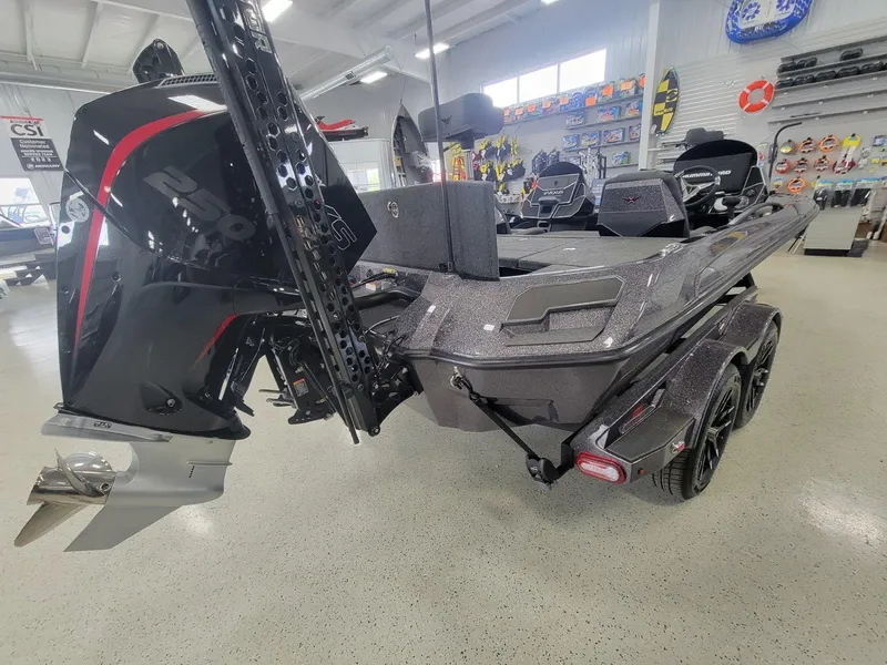 Slide: The Image of Vexus Boats VXs20 2025 - 34