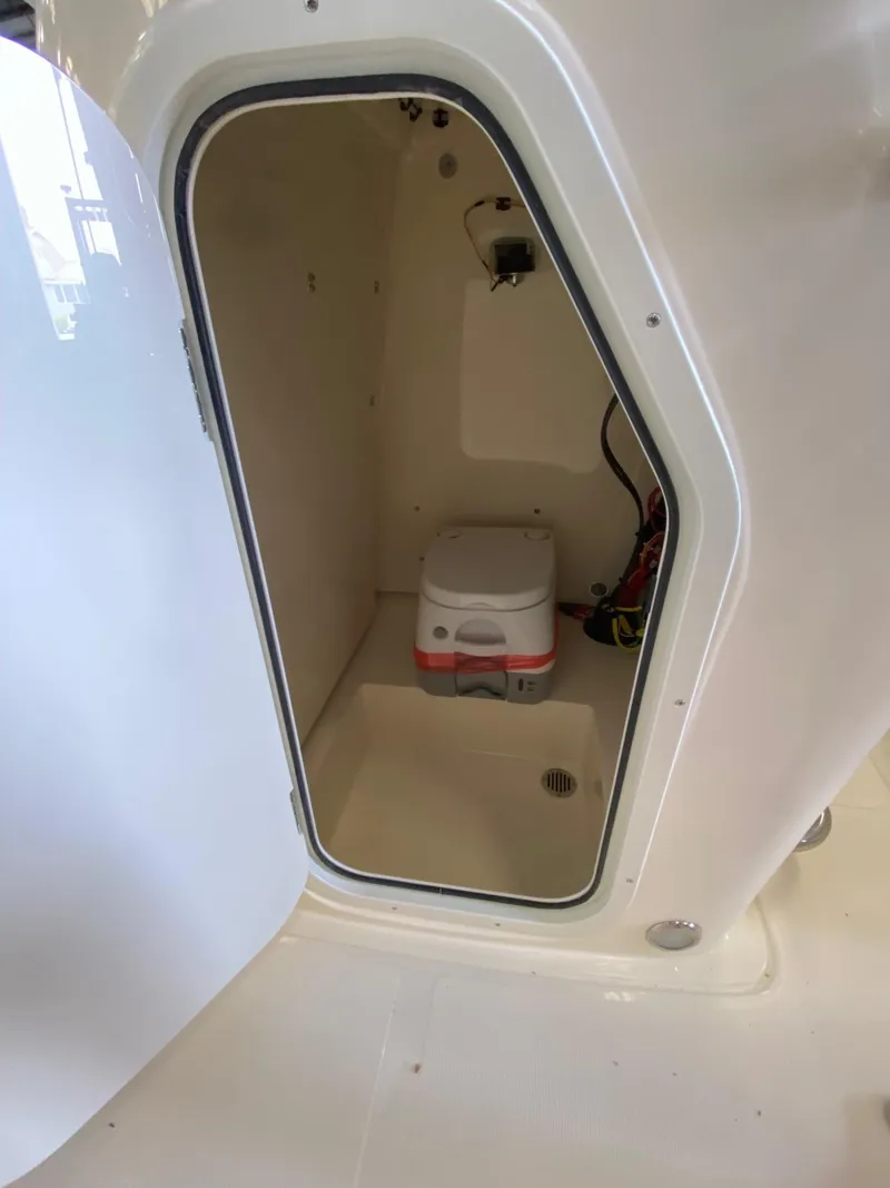 Slide: The Image of Scout 195 Sportfish 2025 - 11