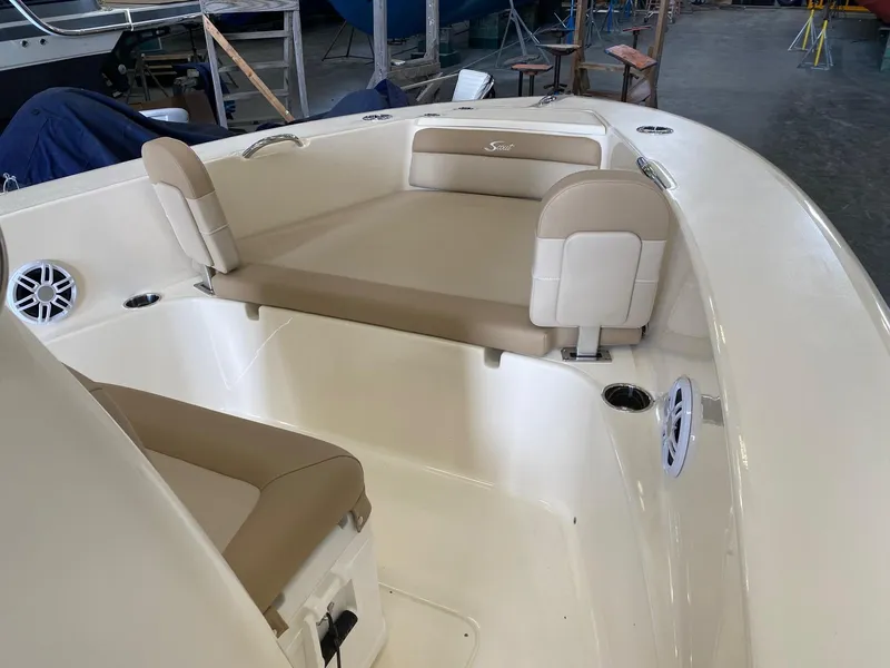 Slide: The Image of Scout 195 Sportfish 2025 - 5