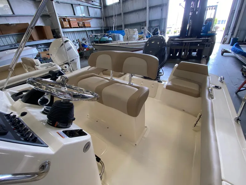 Slide: The Image of Scout 195 Sportfish 2025 - 8