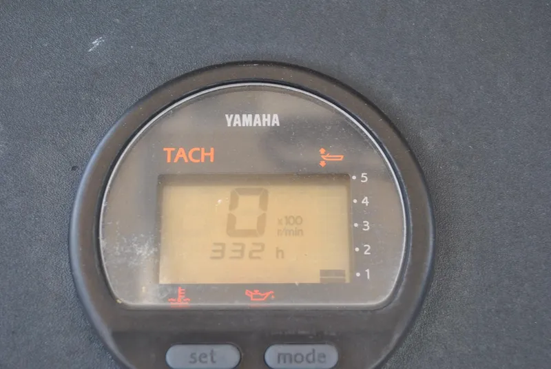 Slide: The Image of Yamaha tachometer displaying 332 hours on a 1987 Halter 31 Lafitte Skiff. - 23