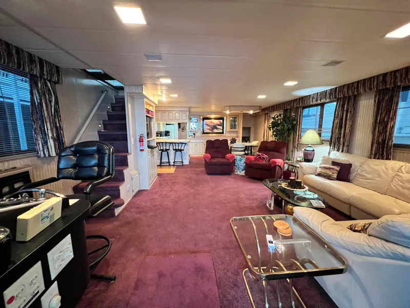 Slide: The Image of Lakeview 79 x 18 Houseboat 1997 - 11