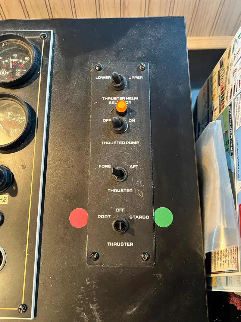 Slide: The Image of Lakeview 79 x 18 Houseboat 1997 - 16