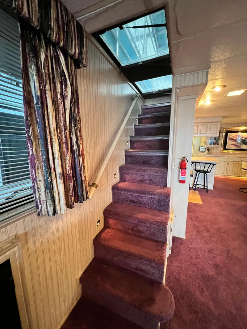 Slide: The Image of Lakeview 79 x 18 Houseboat 1997 - 17