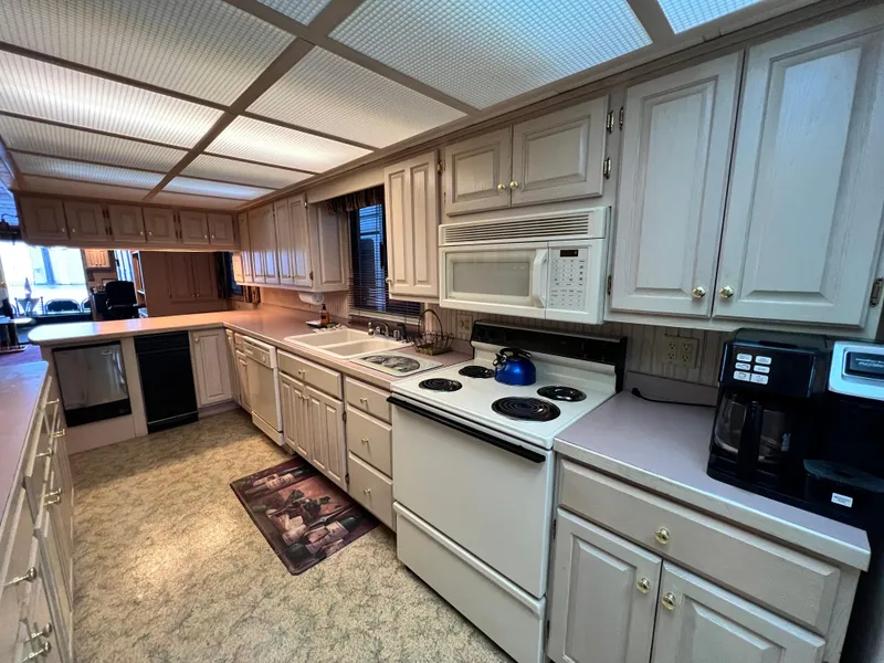 Slide: The Image of Lakeview 79 x 18 Houseboat 1997 - 22