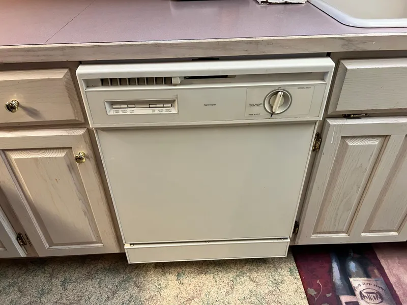 Slide: The Image of Lakeview 79 x 18 Houseboat 1997 - 25