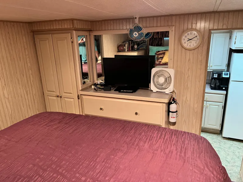 Slide: The Image of Lakeview 79 x 18 Houseboat 1997 - 28