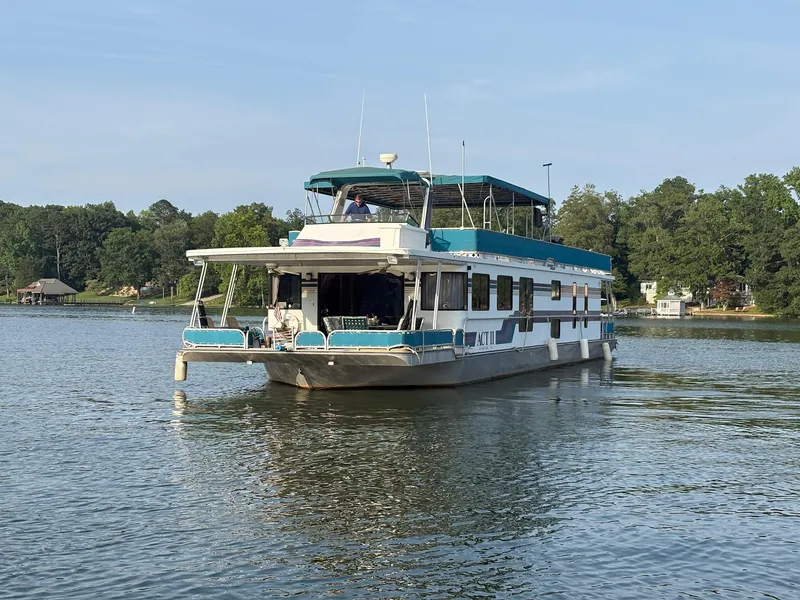 Slide: The Image of Lakeview 79 x 18 Houseboat 1997 - 3