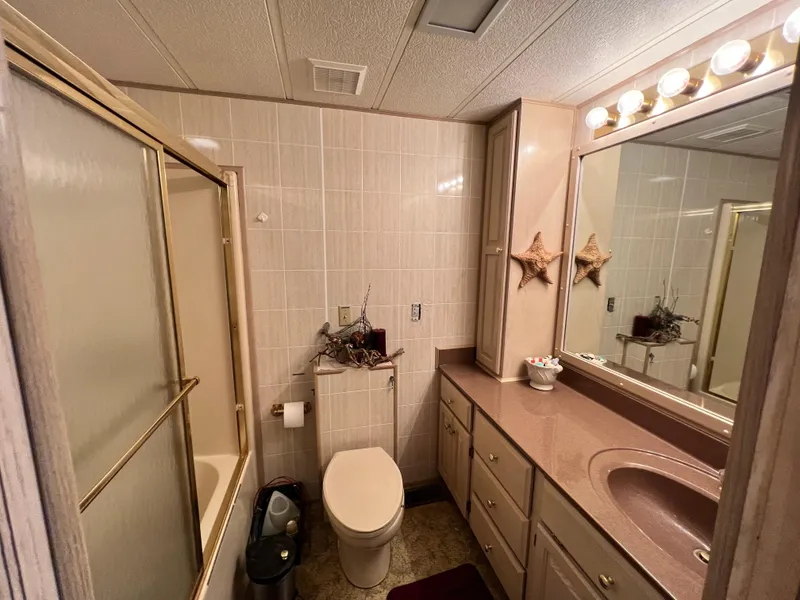 Slide: The Image of Lakeview 79 x 18 Houseboat 1997 - 30