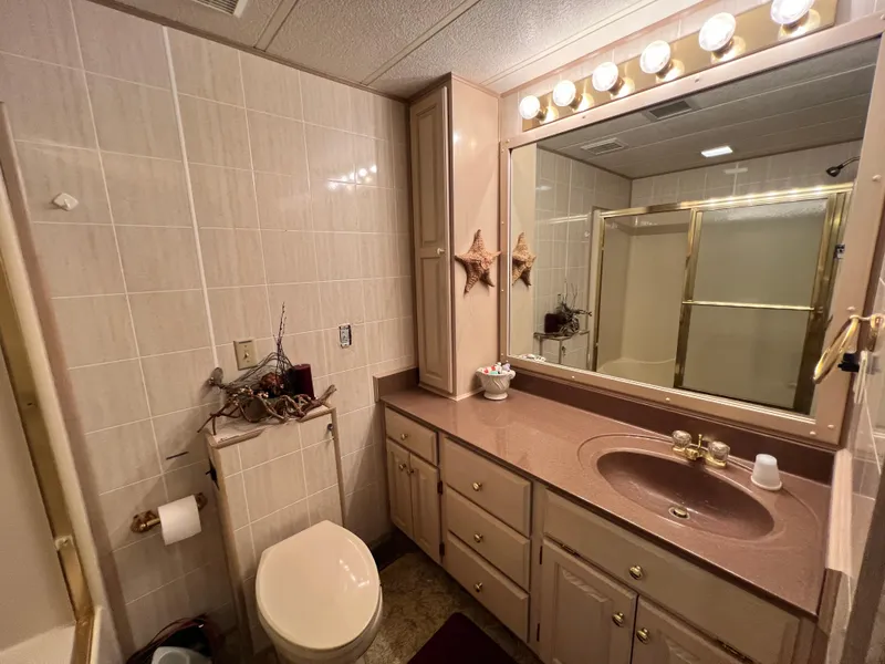 Slide: The Image of Lakeview 79 x 18 Houseboat 1997 - 31