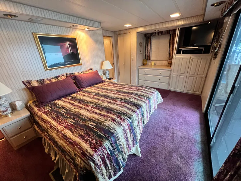 Slide: The Image of Lakeview 79 x 18 Houseboat 1997 - 38