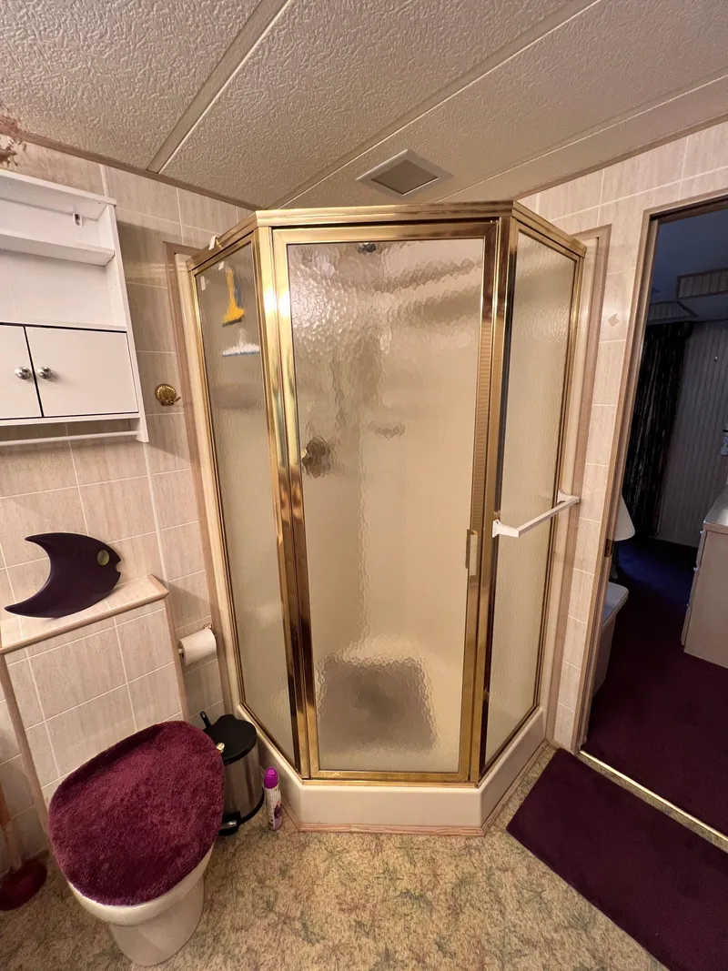 Slide: The Image of Lakeview 79 x 18 Houseboat 1997 - 39