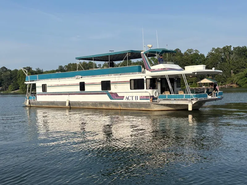 Slide: The Image of Lakeview 79 x 18 Houseboat 1997 - 4
