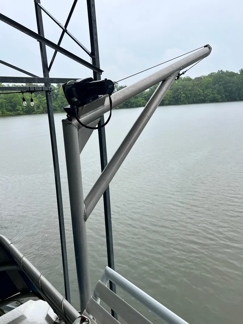 Slide: The Image of Lakeview 79 x 18 Houseboat 1997 - 46