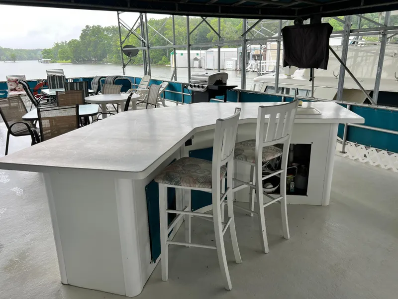 Slide: The Image of Lakeview 79 x 18 Houseboat 1997 - 49