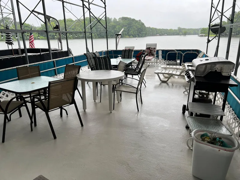 Slide: The Image of Lakeview 79 x 18 Houseboat 1997 - 54