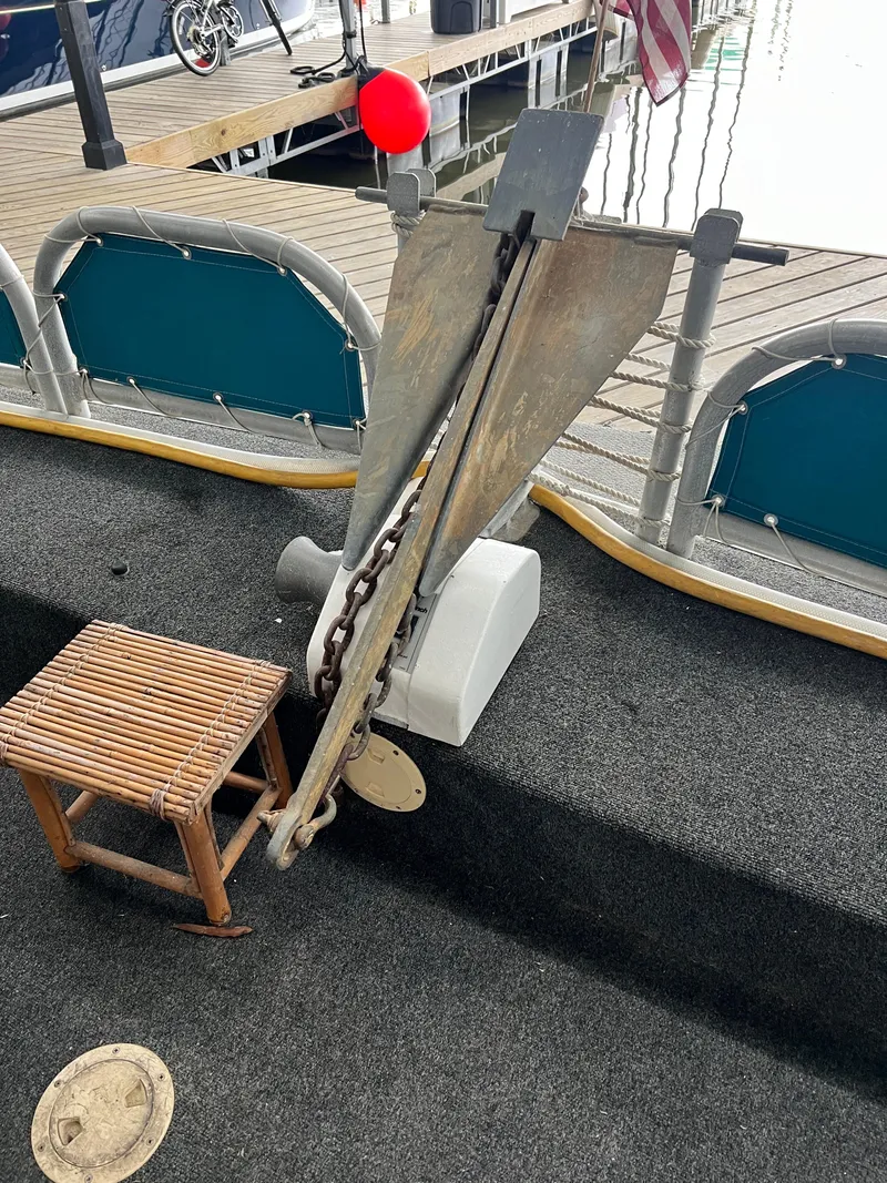 Slide: The Image of Lakeview 79 x 18 Houseboat 1997 - 55