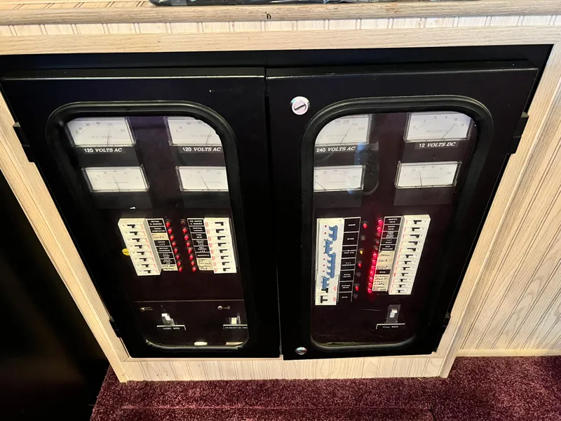 Slide: The Image of Lakeview 79 x 18 Houseboat 1997 - 56