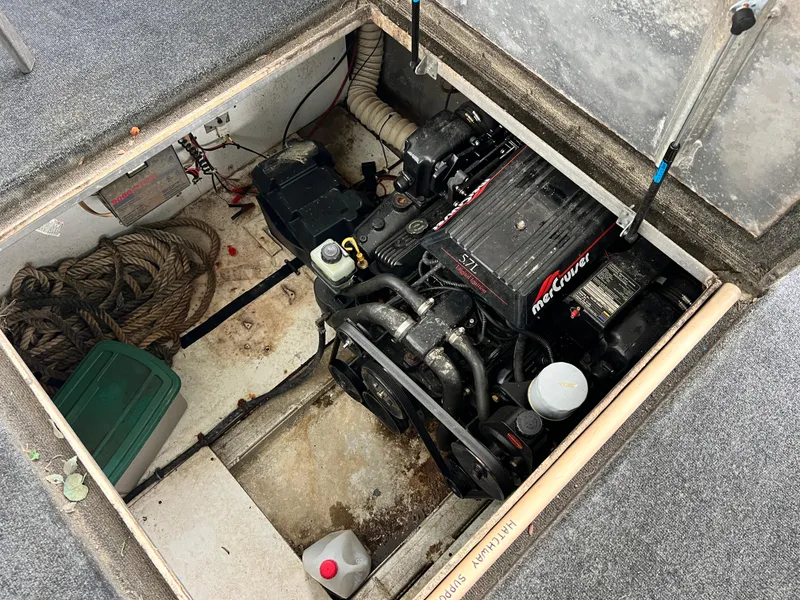 Slide: The Image of Lakeview 79 x 18 Houseboat 1997 - 58