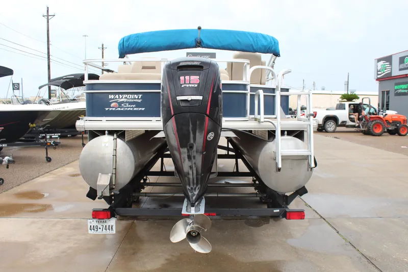 Slide: The Image of 2019 Sun Tracker Fishin' Barge 22 DLX pontoon boat with 115 HP outboard motor. - 6
