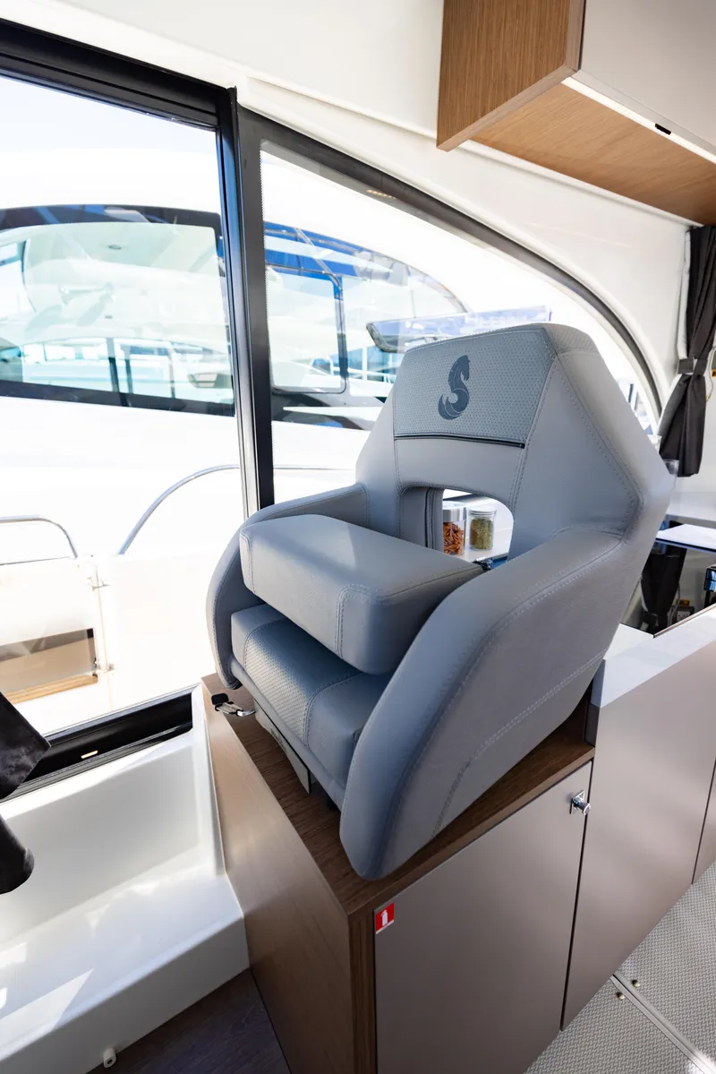 Slide: The Image of Captain's chair on 2026 Beneteau Antares 11 Fly, featuring sleek design and comfort. - 4
