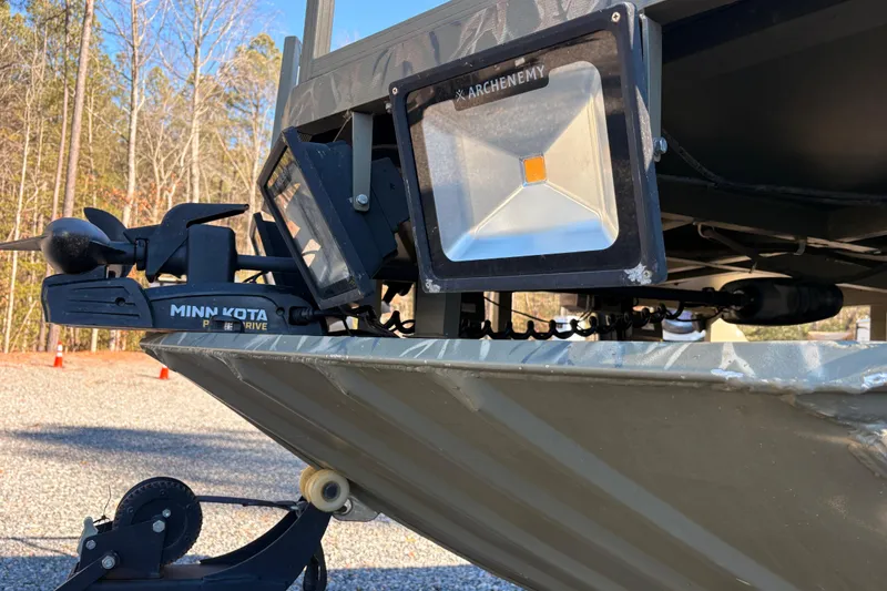 Slide: The Image of 2020 Tracker Grizzly 2072 boat with Minn Kota motor and Archenemy light. - 14