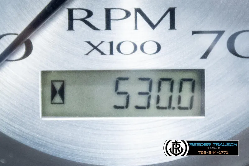 Slide: The Image of RPM gauge displaying 530.0 on a 2013 Bennington 2375 GCW boat. - 35