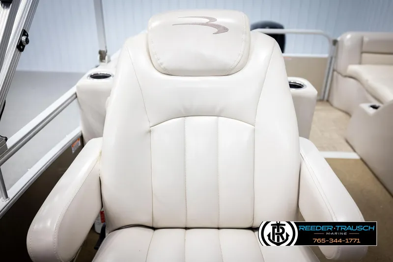 Slide: The Image of Luxurious white captain's chair on 2013 Bennington 2375 GCW pontoon boat. - 40