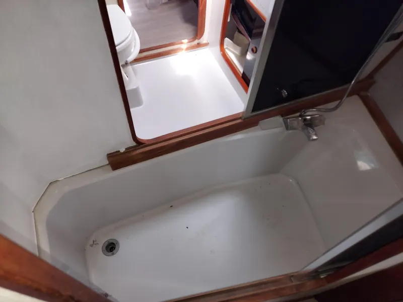 Slide: The Image of 1987 Bayliner 3870 Motoryacht bathroom with bathtub and toilet. - 16